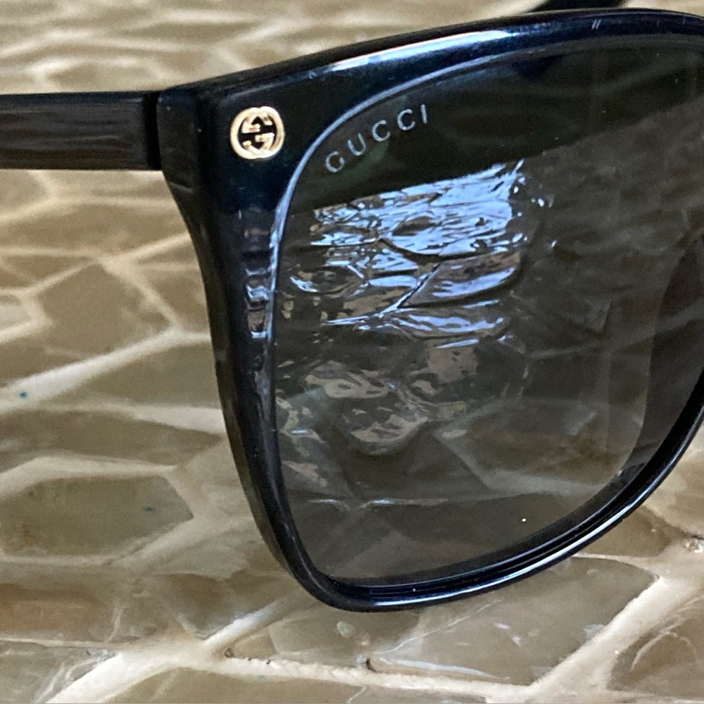 Gucci Square Acetate Sunglasses w/ Interlocking G Detail - Picture 11 of 12
